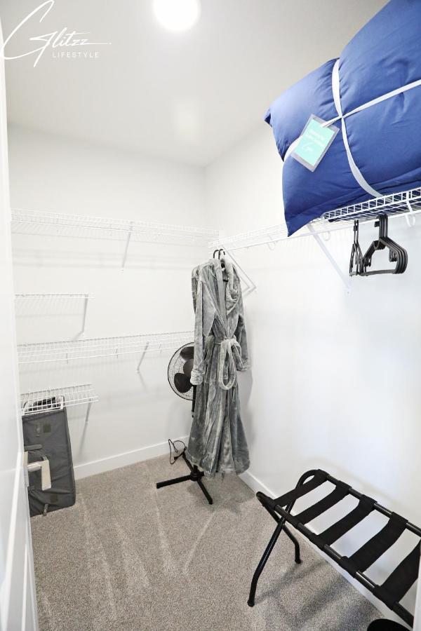 Beautiful 3 King Beds,Garage,Airport,Disney+ Edmonton Exterior foto