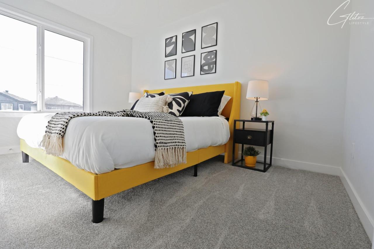 Beautiful 3 King Beds,Garage,Airport,Disney+ Edmonton Exterior foto